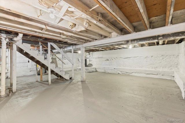 5051 Sashabaw Road, Independence Charter Township, MI 48346