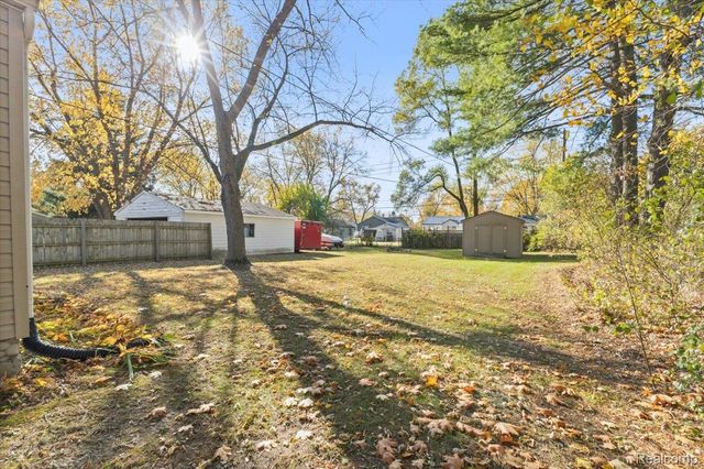 5051 Sashabaw Road, Independence Charter Township, MI 48346