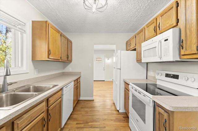 5051 Sashabaw Road, Independence Charter Township, MI 48346