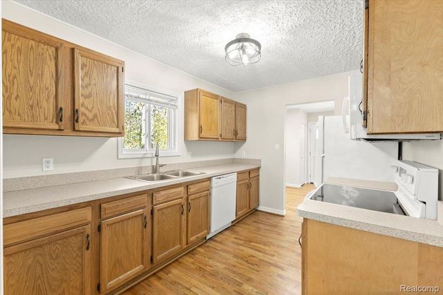 5051 Sashabaw Road, Independence Charter Township, MI 48346