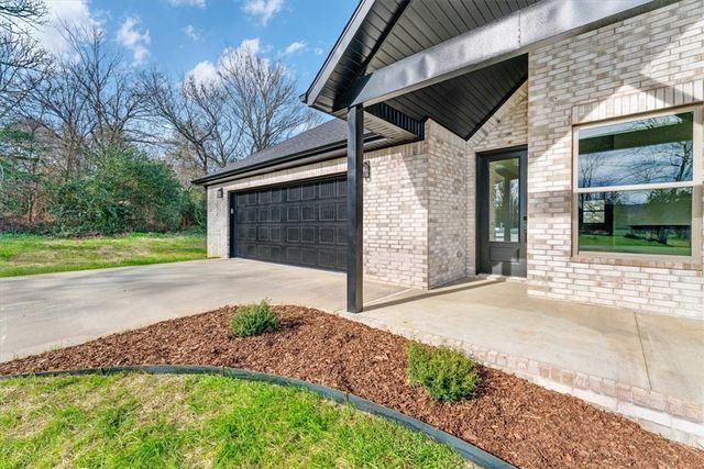 212 Oneal Lane, Elkins, AR 72727