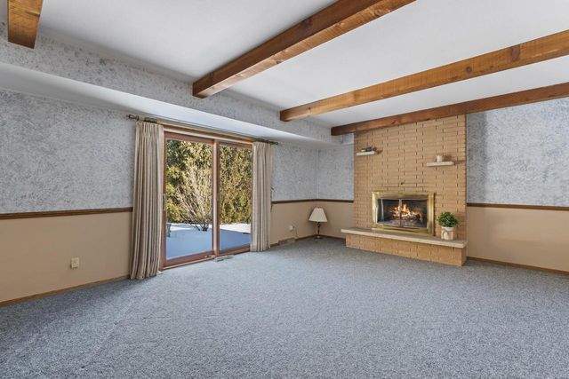 8824 W Dosie AVENUE, Greenfield, WI 53228