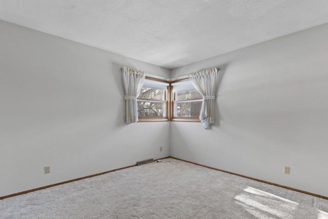 8824 W Dosie AVENUE, Greenfield, WI 53228