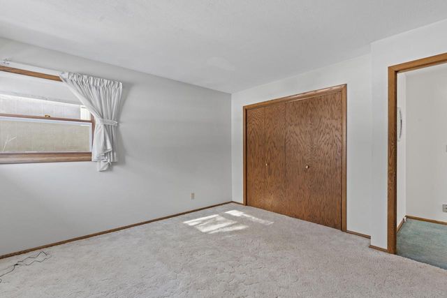 8824 W Dosie AVENUE, Greenfield, WI 53228