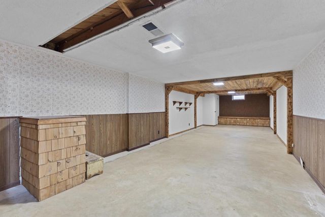 8824 W Dosie AVENUE, Greenfield, WI 53228