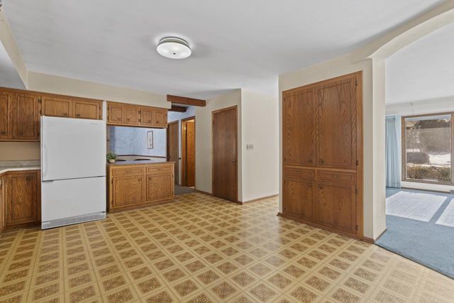 8824 W Dosie AVENUE, Greenfield, WI 53228