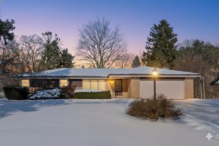 8824 W Dosie AVENUE, Greenfield, WI 53228