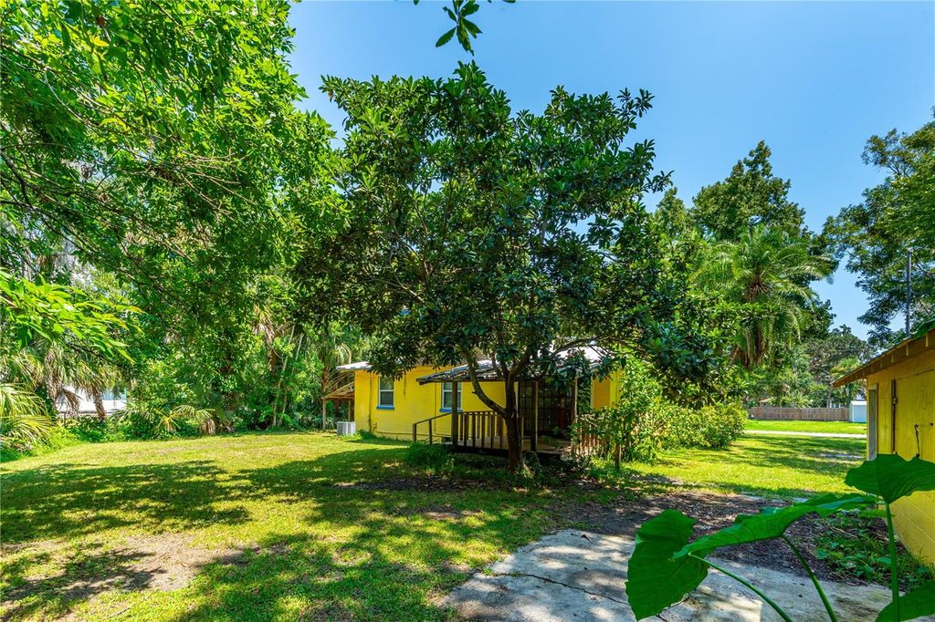 Image 4 of property listing at 814 BENECIA AVENUE, Daytona Beach, FL 32114