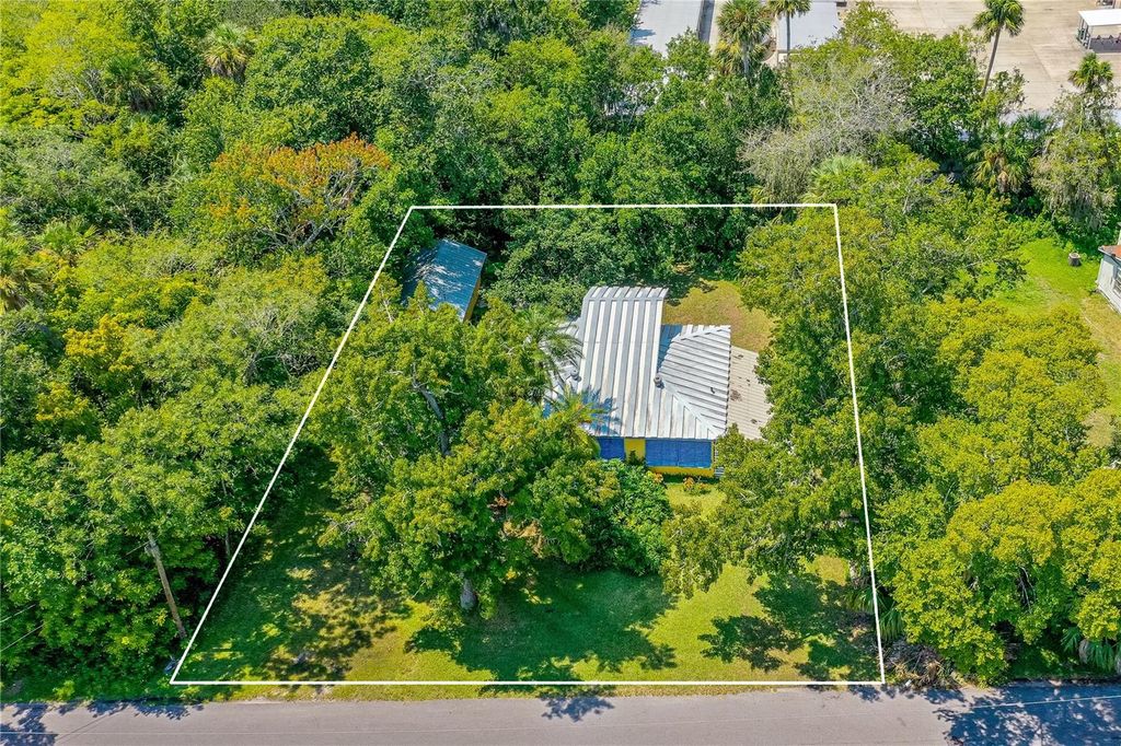 Image 33 of property listing at 814 BENECIA AVENUE, Daytona Beach, FL 32114