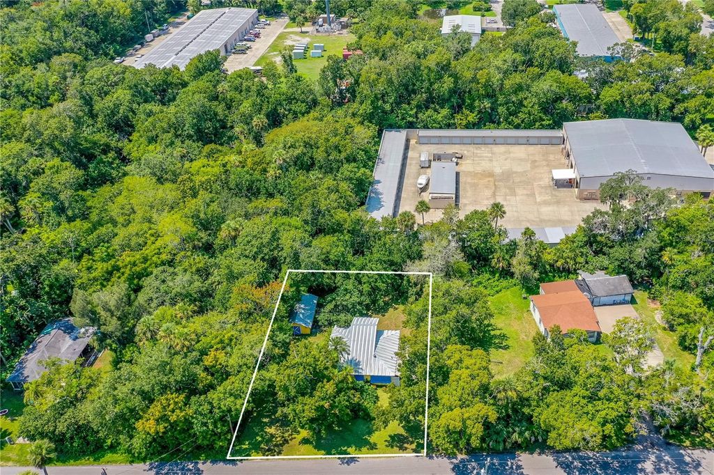 Image 34 of property listing at 814 BENECIA AVENUE, Daytona Beach, FL 32114