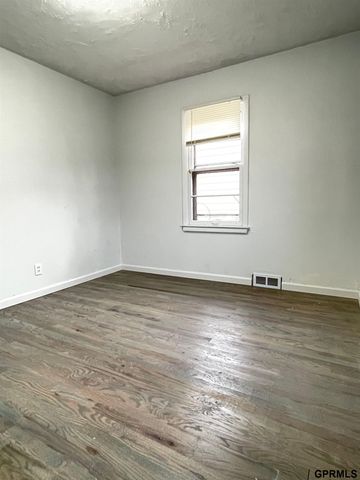 3826 N 36 Street, Omaha, NE 68111