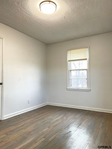 3826 N 36 Street, Omaha, NE 68111