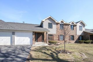 677 Cumberland Trail 2B, Roselle, IL 60172