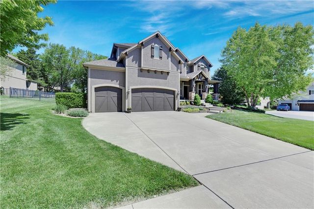 11562 S CARBONDALE Street, Olathe, KS 66061