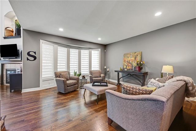 11562 S CARBONDALE Street, Olathe, KS 66061