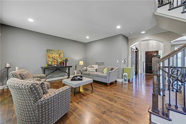 11562 S CARBONDALE Street, Olathe, KS 66061