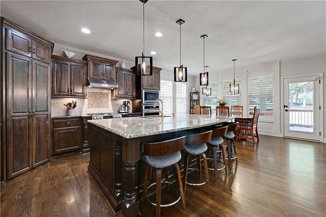 11562 S CARBONDALE Street, Olathe, KS 66061