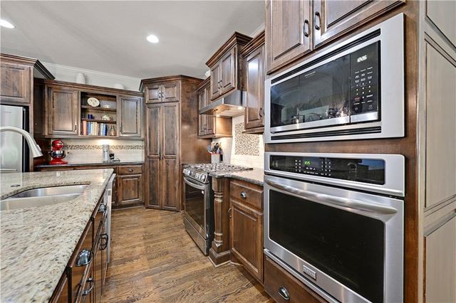 11562 S CARBONDALE Street, Olathe, KS 66061