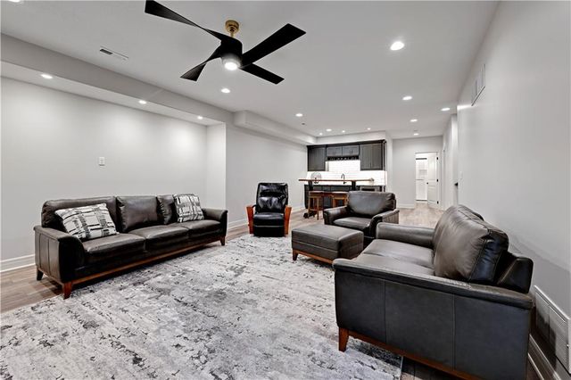 11562 S CARBONDALE Street, Olathe, KS 66061