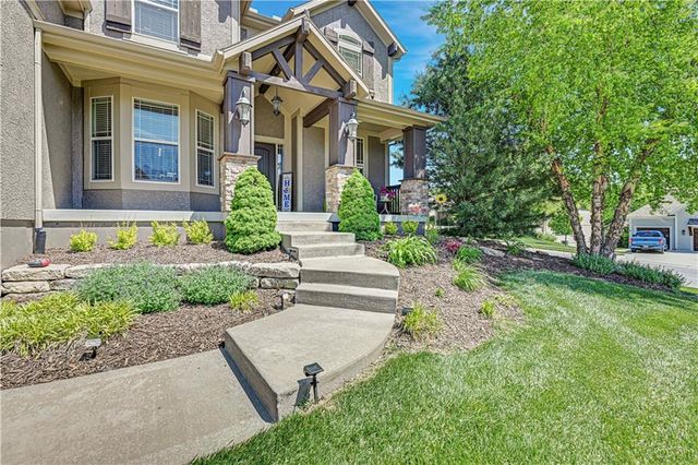 11562 S CARBONDALE Street, Olathe, KS 66061