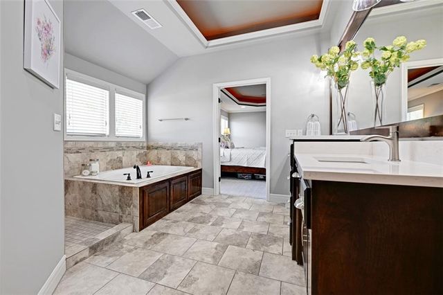 11562 S CARBONDALE Street, Olathe, KS 66061