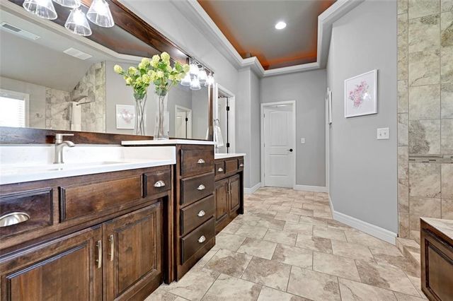 11562 S CARBONDALE Street, Olathe, KS 66061