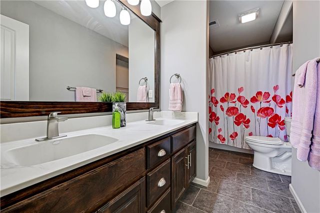 11562 S CARBONDALE Street, Olathe, KS 66061