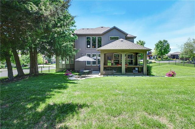 11562 S CARBONDALE Street, Olathe, KS 66061