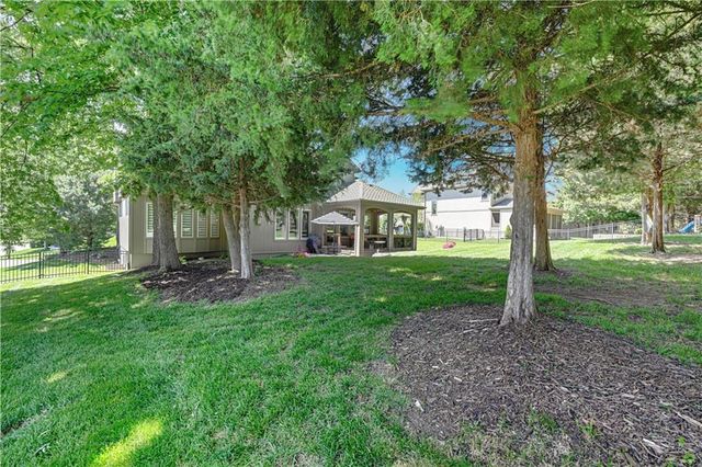 11562 S CARBONDALE Street, Olathe, KS 66061