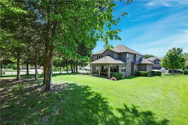 11562 S CARBONDALE Street, Olathe, KS 66061