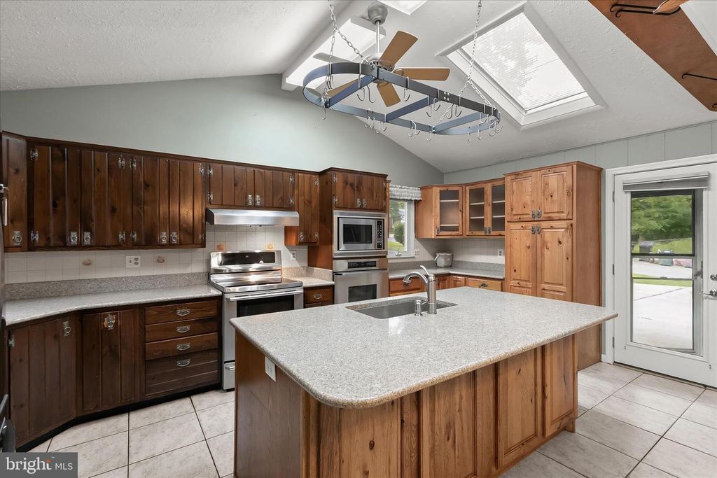 Image 11 of property listing at 6609 MCCAHILL TER, Laurel, MD 20707