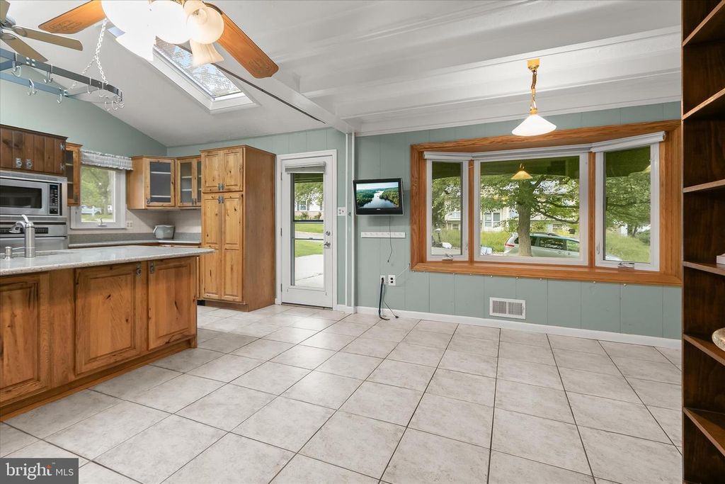 Image 16 of property listing at 6609 MCCAHILL TER, Laurel, MD 20707