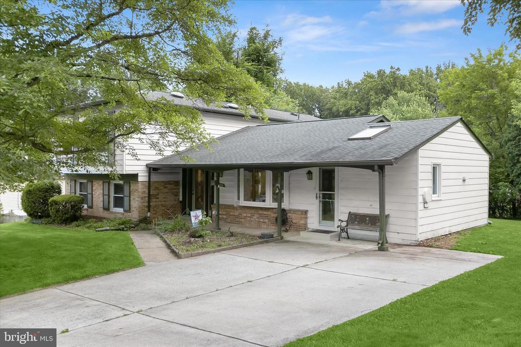 Image 3 of property listing at 6609 MCCAHILL TER, Laurel, MD 20707