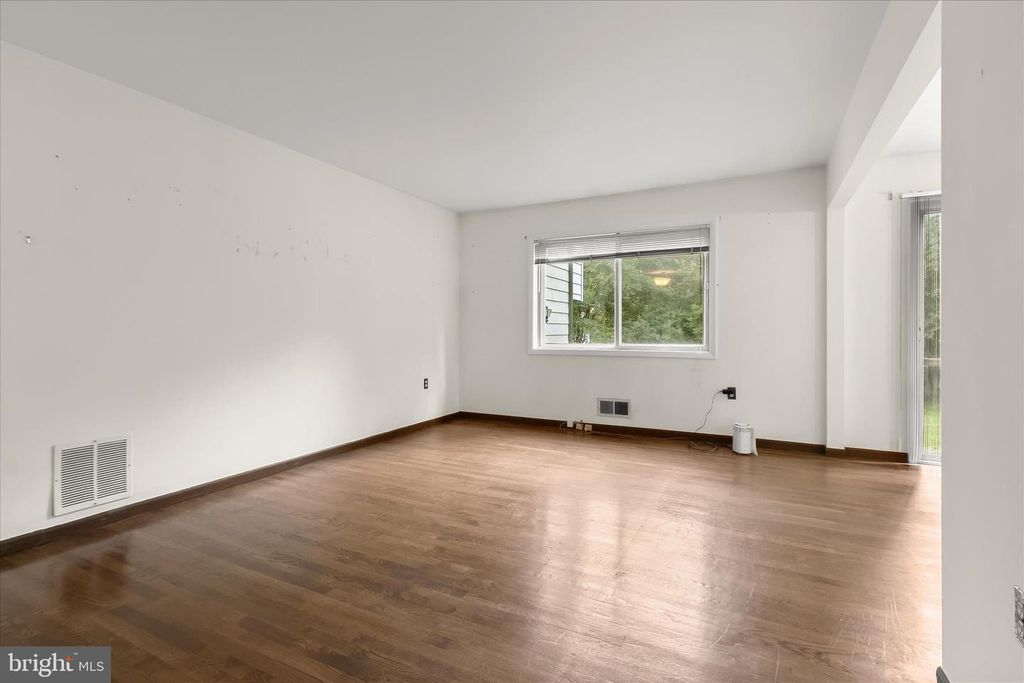 Image 6 of property listing at 6609 MCCAHILL TER, Laurel, MD 20707