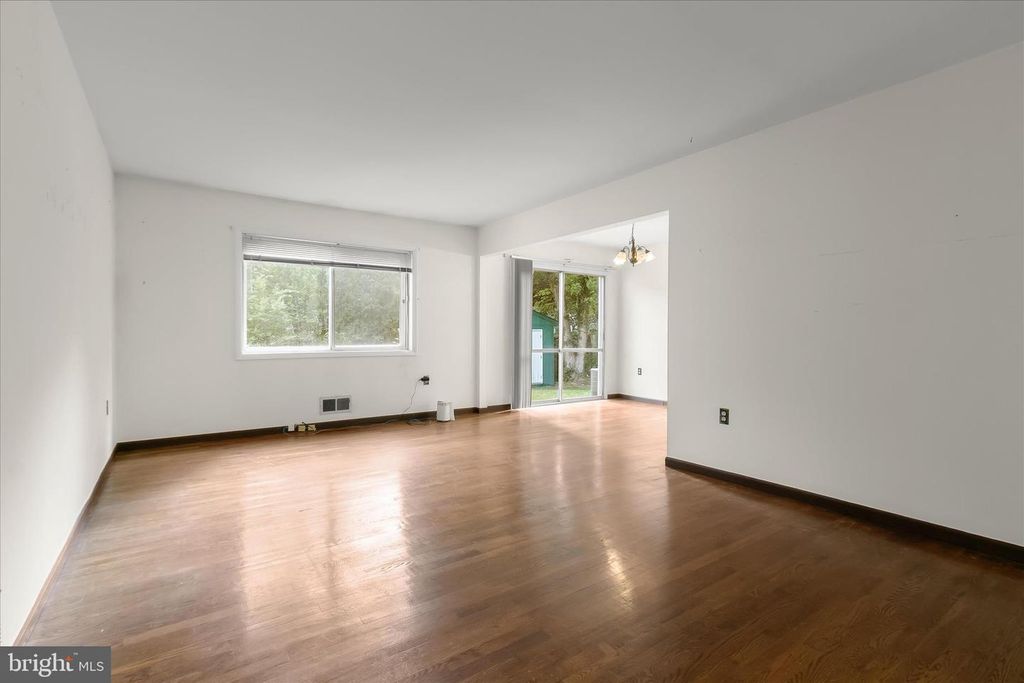 Image 7 of property listing at 6609 MCCAHILL TER, Laurel, MD 20707