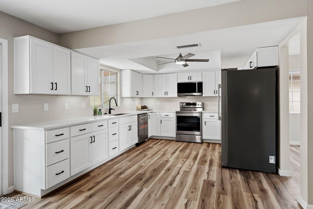 1011 LEISURE WORLD --, Mesa, AZ 85206 — photo 2