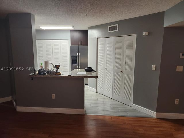 6292 NW 186th St 206, Hialeah, FL 33015