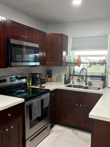 320 Winged Foot Road, Palm Springs, FL 33461