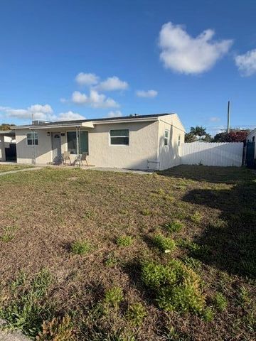 320 Winged Foot Road, Palm Springs, FL 33461