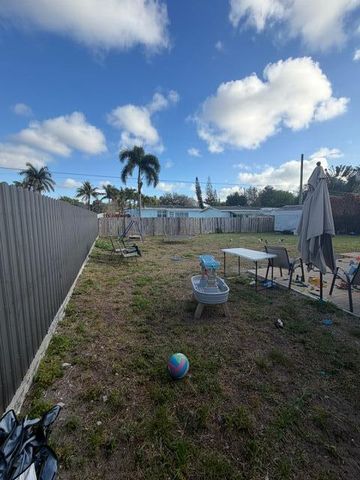 320 Winged Foot Road, Palm Springs, FL 33461