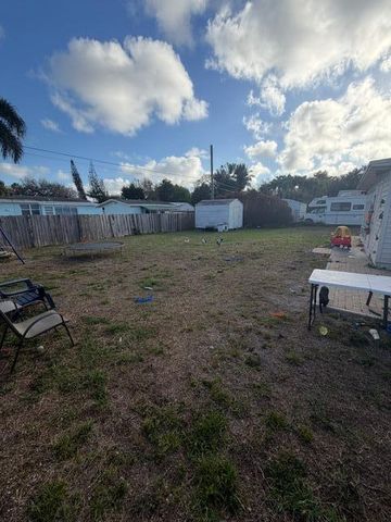 320 Winged Foot Road, Palm Springs, FL 33461