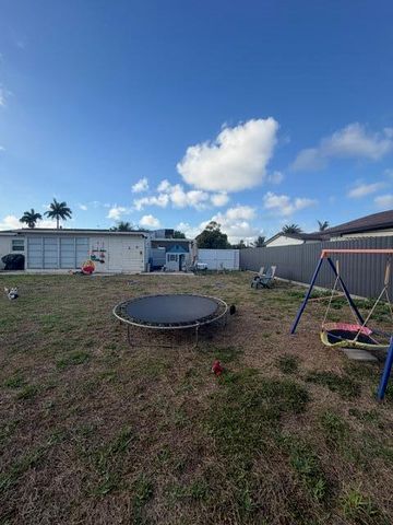 320 Winged Foot Road, Palm Springs, FL 33461