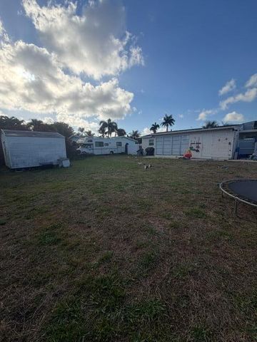 320 Winged Foot Road, Palm Springs, FL 33461