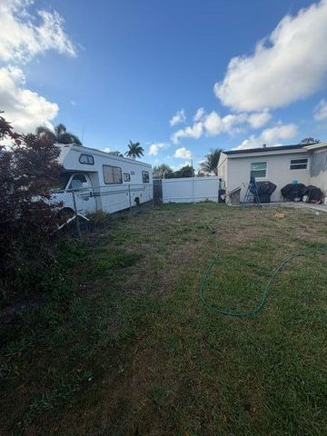 320 Winged Foot Road, Palm Springs, FL 33461