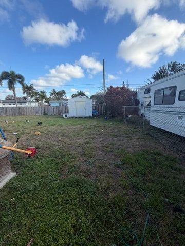 320 Winged Foot Road, Palm Springs, FL 33461