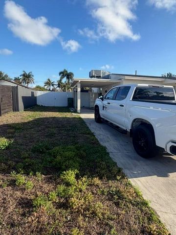 320 Winged Foot Road, Palm Springs, FL 33461