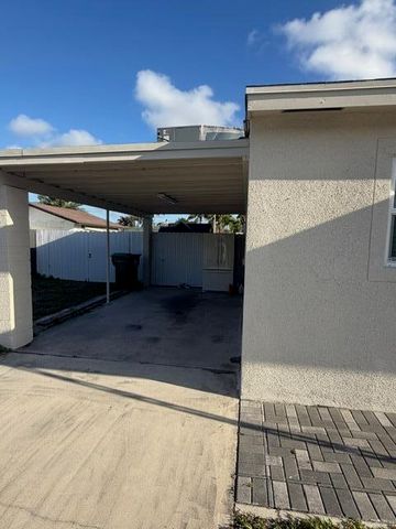 320 Winged Foot Road, Palm Springs, FL 33461