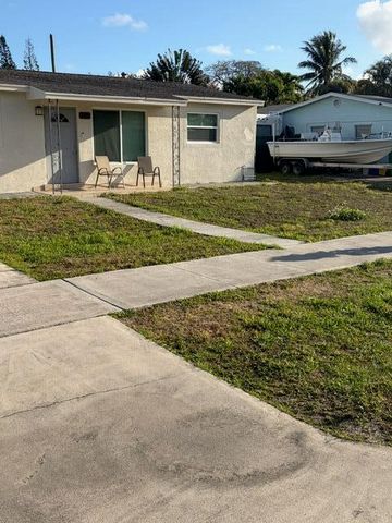 320 Winged Foot Road, Palm Springs, FL 33461