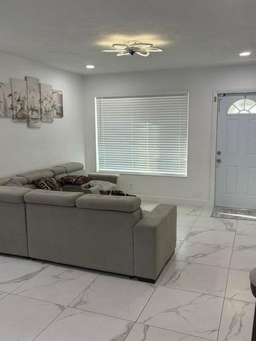 320 Winged Foot Road, Palm Springs, FL 33461