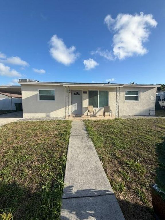 320 Winged Foot Road, Palm Springs, FL 33461